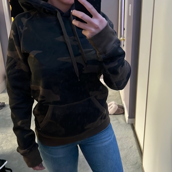 TNA hoodie - Picture 2 of 4